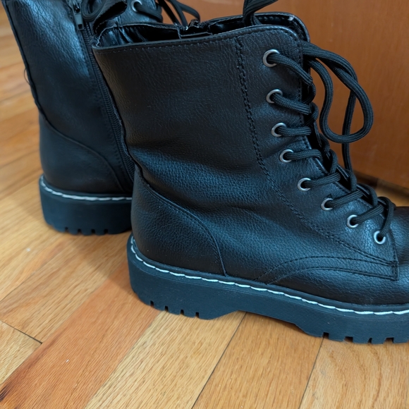 Sincerely Jules Black Lace-Up Boots - Picture 7 of 8
